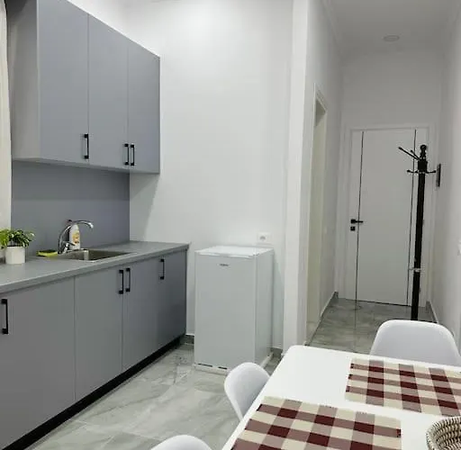 アパート Cozy In ティラナ